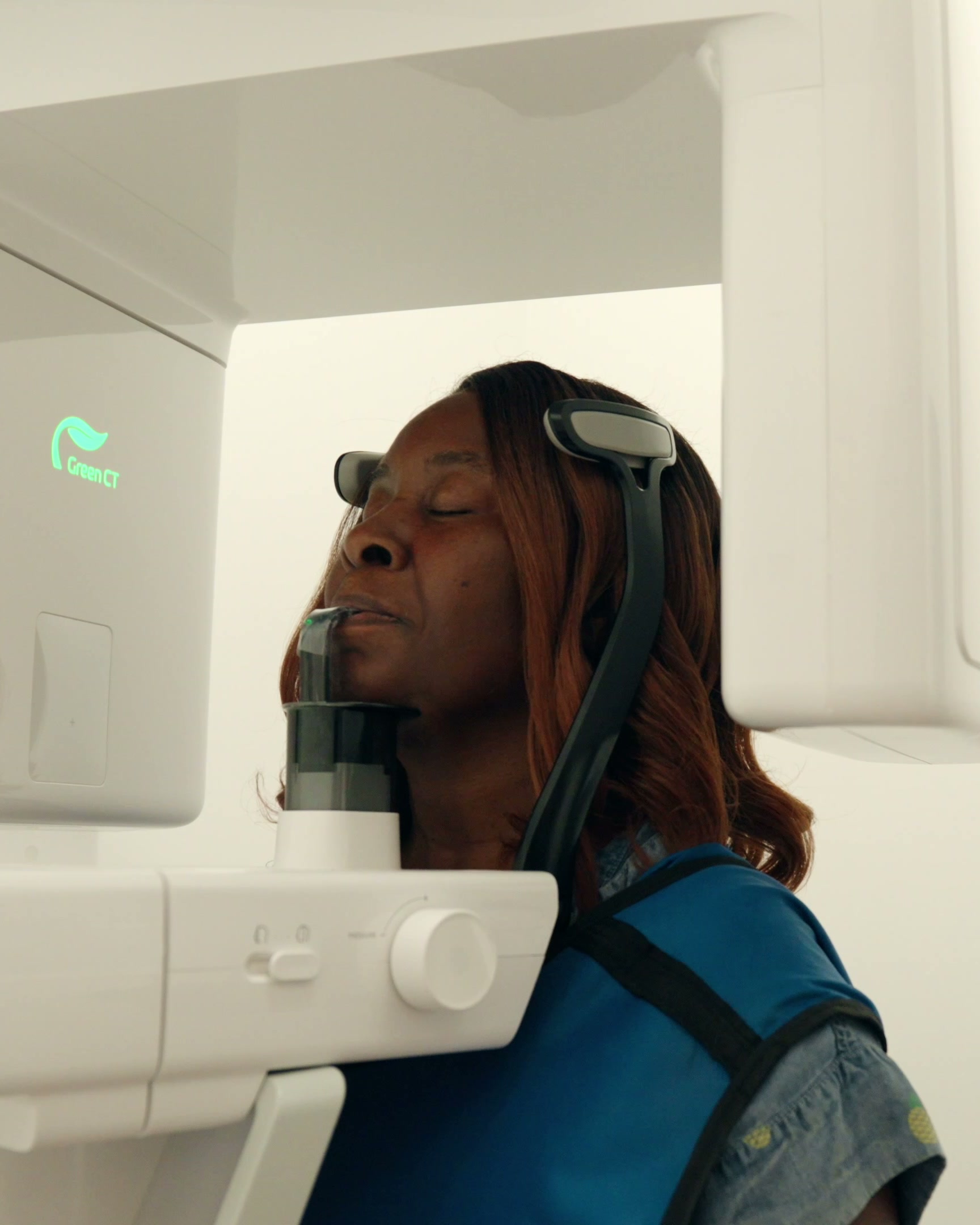 A patient having a 3D scan taken at FixDental